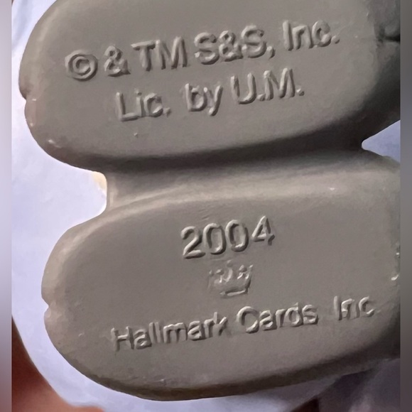 Hallmark Keepsake NEW 2004 “Holiday Hug” Raggedy Ann & Andy Christmas Ornament - Picture 9 of 10